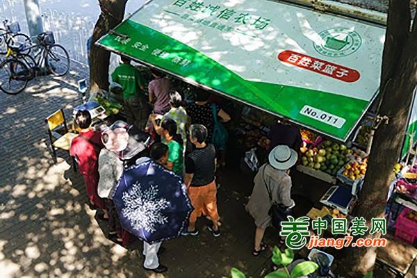 北京：规范管理社区蔬菜直通车 ()