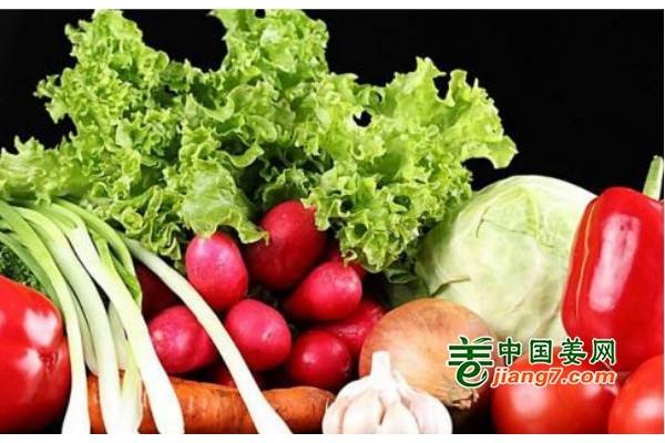 山西：阴雨天气致使菜价上涨 ()