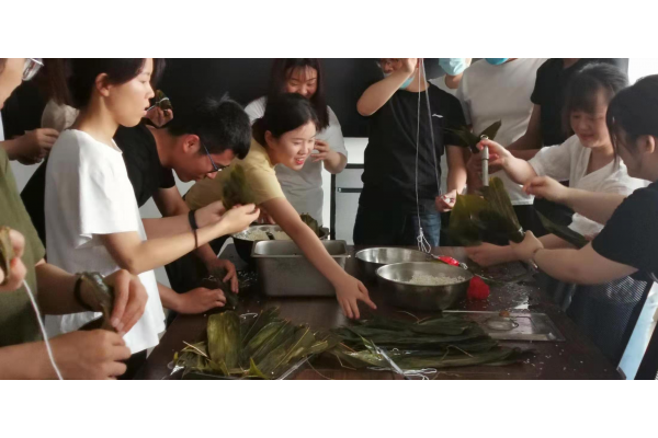 “粽子飘香，品味端午”团建活动 ()