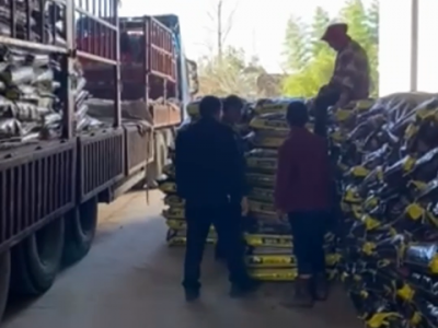 南昌基地33吨豆磷脂微生物菌剂 送货到家 紧张卸货中... ()